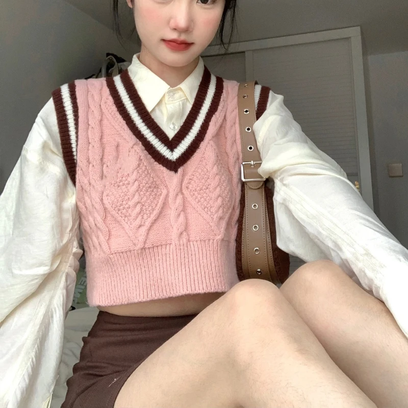 Женски костюм в стил преппи, скъпа риза с V-образно деколте, ръкав-калъф с еластична талия, розово вязаный пуловер, жилетка, нов комплект от три елемента . ' - ' . 0
